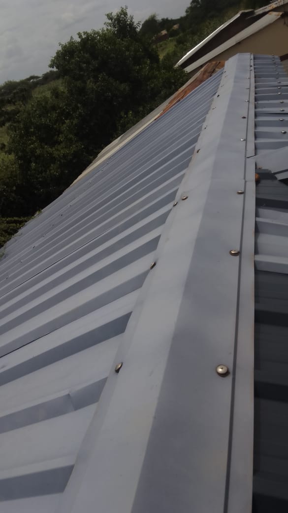 dan2_danico's tweet photo. When you hear pay ,we deliver free country  wide run , I  found an advert  on social media of this company @KingsMabati  I ordered box profile Iron sheets  ( charcoal grey ) after 1 year the colour changed to egg white .
#kasarani #andrewkibe https://t.co/9FA3yBsb6T