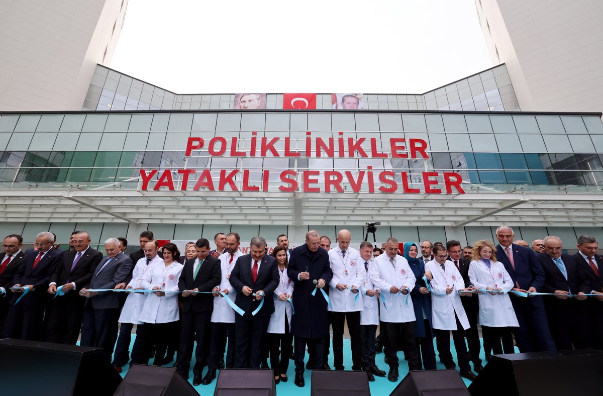Cumhurbaşkanımız @RTErdogan, Antalya Şehir Hastanesi ile bağlantı yollarının açılışını gerçekleştirdi. “Hastanemizde bünyesindeki merkez ve ünitelerle Antalyalı kardeşlerimize en kaliteli sağlık hizmetlerini vereceğiz.”