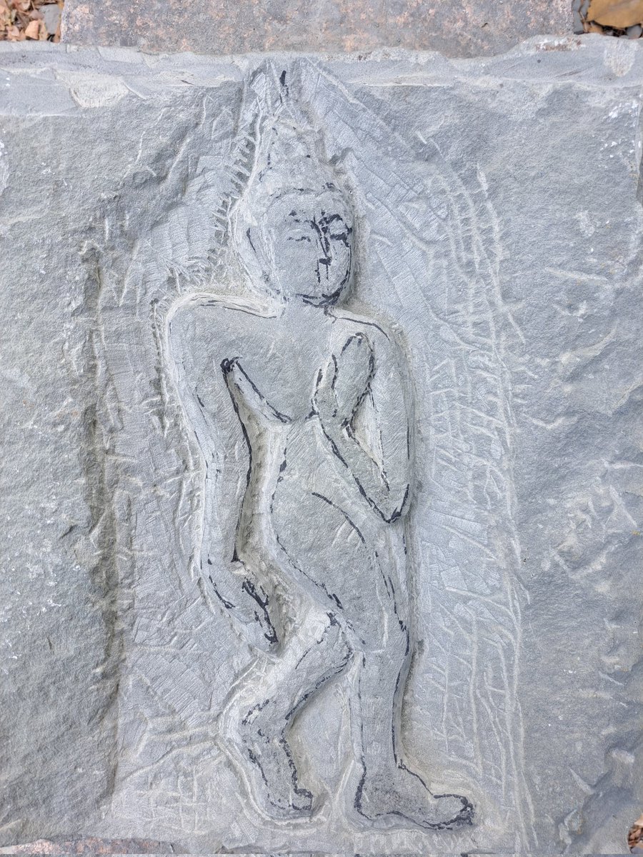 A work of art carved in stone in the shape of a Buddha.
If it's finished I'll make it an nft.