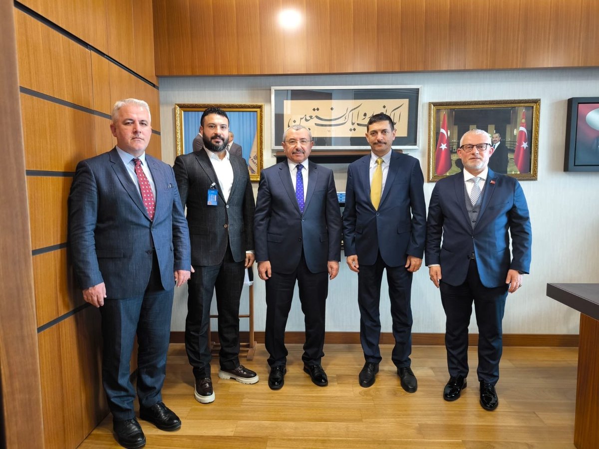 sinargunhan's tweet photo. Büyükşehir Belediyesi Başkan adaylarının Odamızı ziyaretlerinden ve İstanbul programımızdan  kalan zamanlarda Ankara'da özellikle korsan taşımacılığa yönelik denetimlerin sıklaştırma hususunda temaslarımız
 devam ediyor. Bu noktada Ak Parti İstanbul Milletvekili ve TBMM İçişleri Komisyon Üyesi Sayın İsmail Erdem'e, AK Parti Teşkilat Başkan Yardımcısı ve İstanbul Milletvekili Sayın Halis Dalkılıç'a ve Emniyet Genel Müdürlüğü Trafik Başkanı Sayın Muhittin Ayhan'a denetimlerinin daha sıkı yapılması hususunda taleplerimizi ilettik.
Yakın ilgilerinden dolayı kendilerine teşekkür ediyorum.
@halisdalkilic 
@bbismailerdem 
@ayhan_muhittin