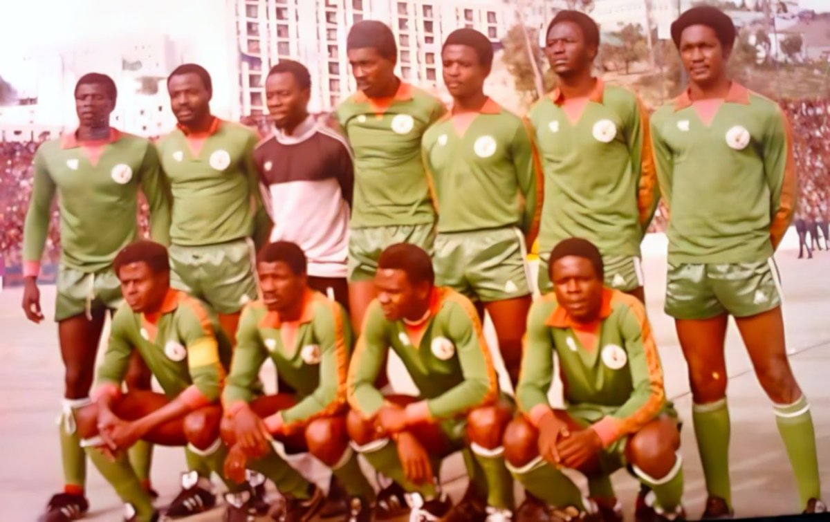 Niger 🇳🇪 This gem is an 1980 Niger shirt by „Kopa“. There’s not much information to be found, but it seems it has been worn despite lacking a back number – something not absolutely uncommon for the time. Certainly a museum piece! more: worldshirts.net/post/niger-6