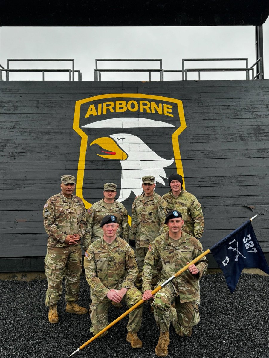 Zach Garris c/o PHS 2019 just completed Air Assault School. He was a member of the 2019 Carolina Conference Champions 23-3. (front row with flag) @PHS__Bulldogs