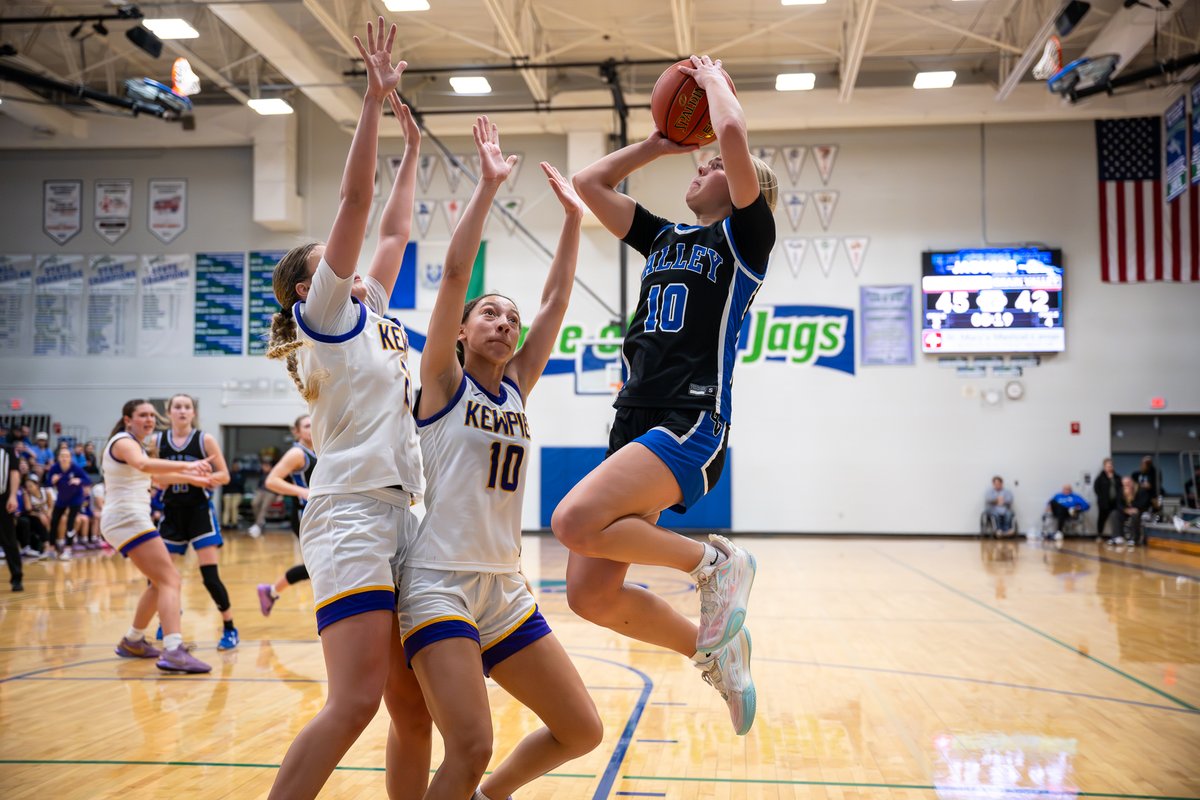 The @girls_gvhoops get knocked out of dist play by @KewpAthletics ...the @GVHSEagles made it a dogfight to the end....best wishes to all the Seniors on their next chapter! @AlthausEJC @GVHSActivities @VALLEYSUPERFANS