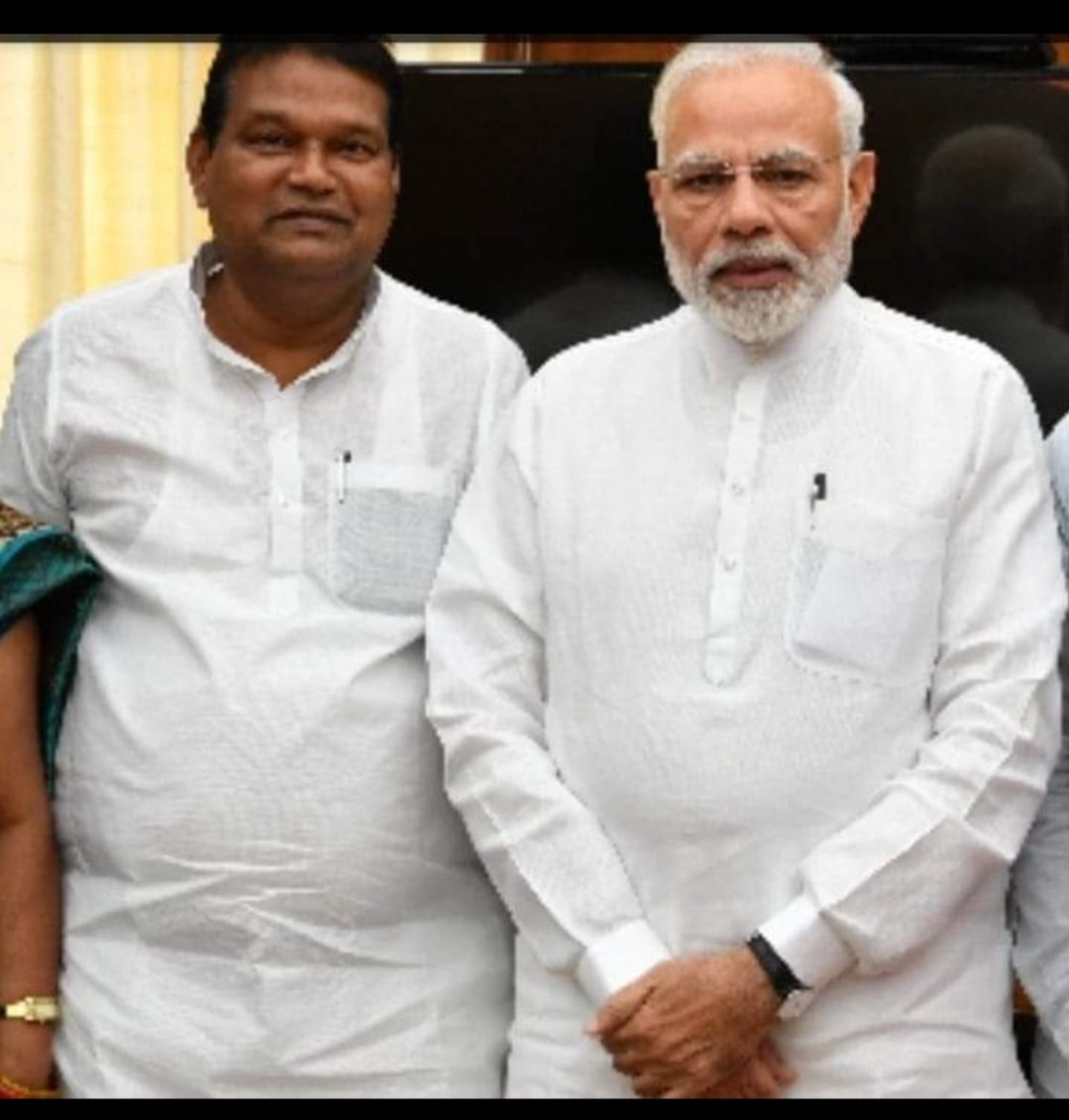 हमरे सलेमपुर के 
यशस्वी ऐवं लोकप्रिय सासंद 
माननीय श्री RAVINDRA KUSHWAHA जी को तीसरी बार प्रत्याशी बनाये जाने पर बहुत बहुत बधाई ऐवं शुभकामनायें l           हैट्रिक तीसरी बार 
अबकी बार 400 पार