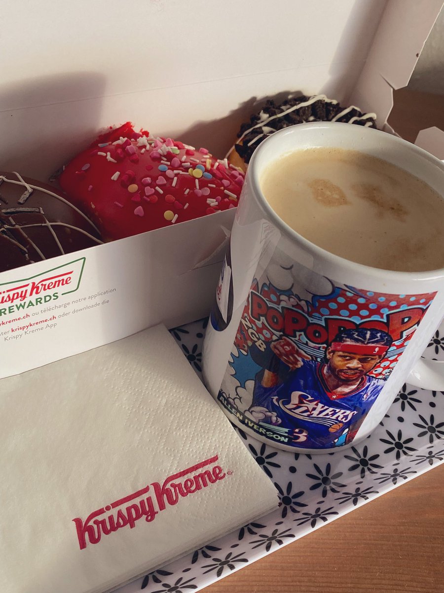 GuillaumeLegt's tweet image. J’ai craqué 🍩 Avec le mug qui va bien by @ZetawC ☕️

@krispykreme #NBACardsAddict