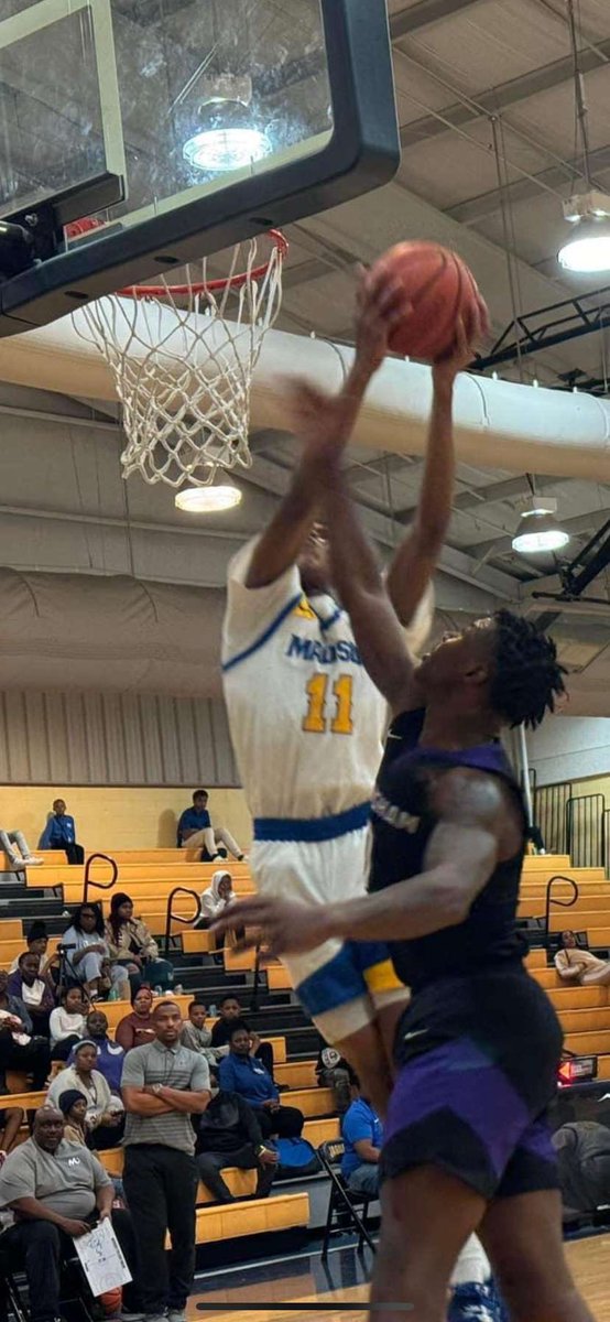 i had a great season i thank my coaching staff and my teammates for bringing me this far.We sadly lost in the 3rd round last night and i’m still upset about it but now it’s off season yall we see a different us next year!11 out💔
#juniorseasonloading  
#CollegeBasketball