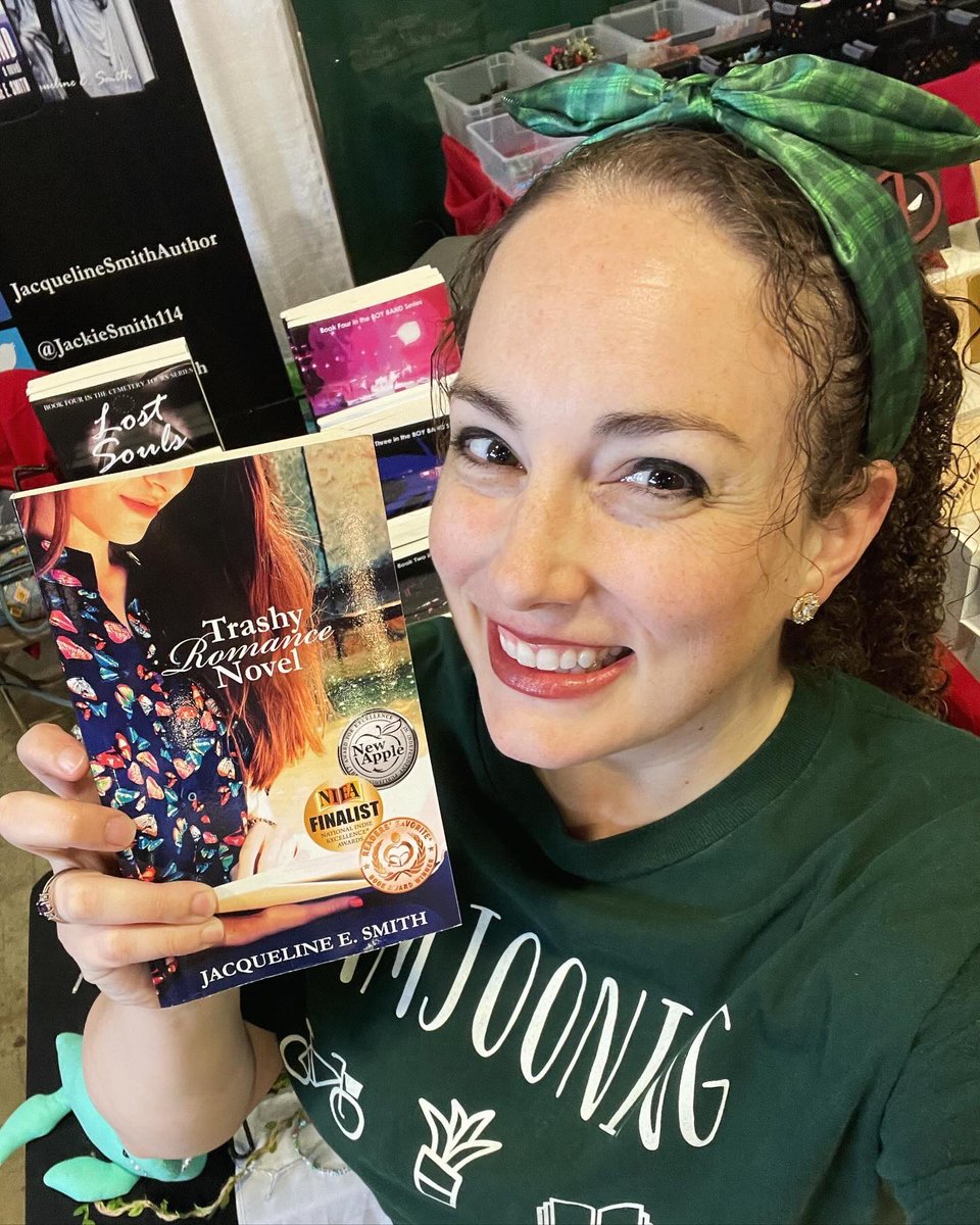 JackieSmith114's tweet image. Day 2 at the #IrishFestival! 
As we all know, we wear green to the Irish Festival.
You know what’s green?
My Namjooning shirt.
#APOBANGPO #ARMYForever #BTSForever 💚🍀💚🍀