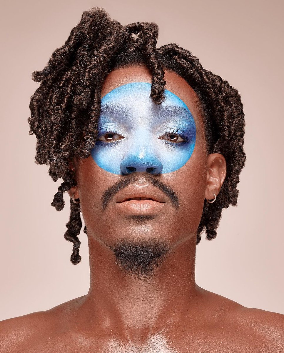 Have you ever seen a minimalist clown? 🔵 @voltoio achieves this breathtaking look using our Holy Sharts palette and That White Powder 😍 Create editorial lewks with KCCB and use their code VOLTOIO for 15% OFF at kimchichicbeauty.com!