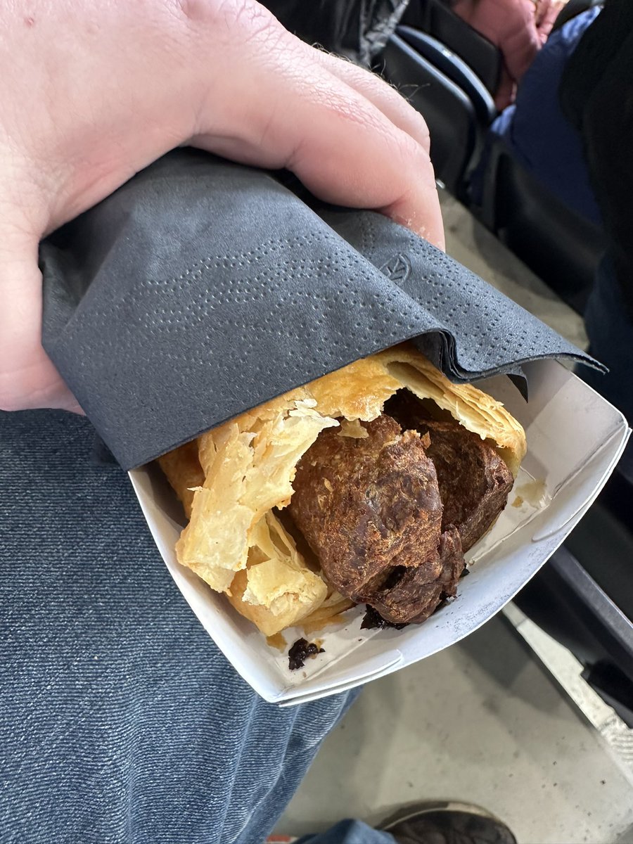 blowsyspurs85's tweet photo. Please note sarcasm*
Very very tasty thankyou @SpursOfficial  was about as dry as our first half performance. Disgusting paying fiver for that monstrosity 🤮🤮🤮 https://t.co/KaEvCjFi1q