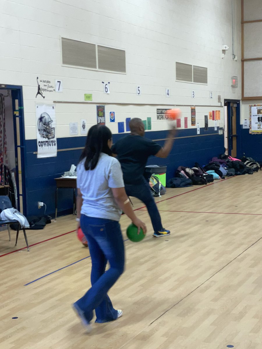 pscrissy3's tweet image. What better way to celebrate achieving Meets &amp;amp; Masters on an interim assessment than with a fun game of student/staff dodgeball? I happened to be at Woodway Elementary for a PreK parent meeting, and it was game on! 
#OneFortWorth
#LeadingandLearning
#FWISD