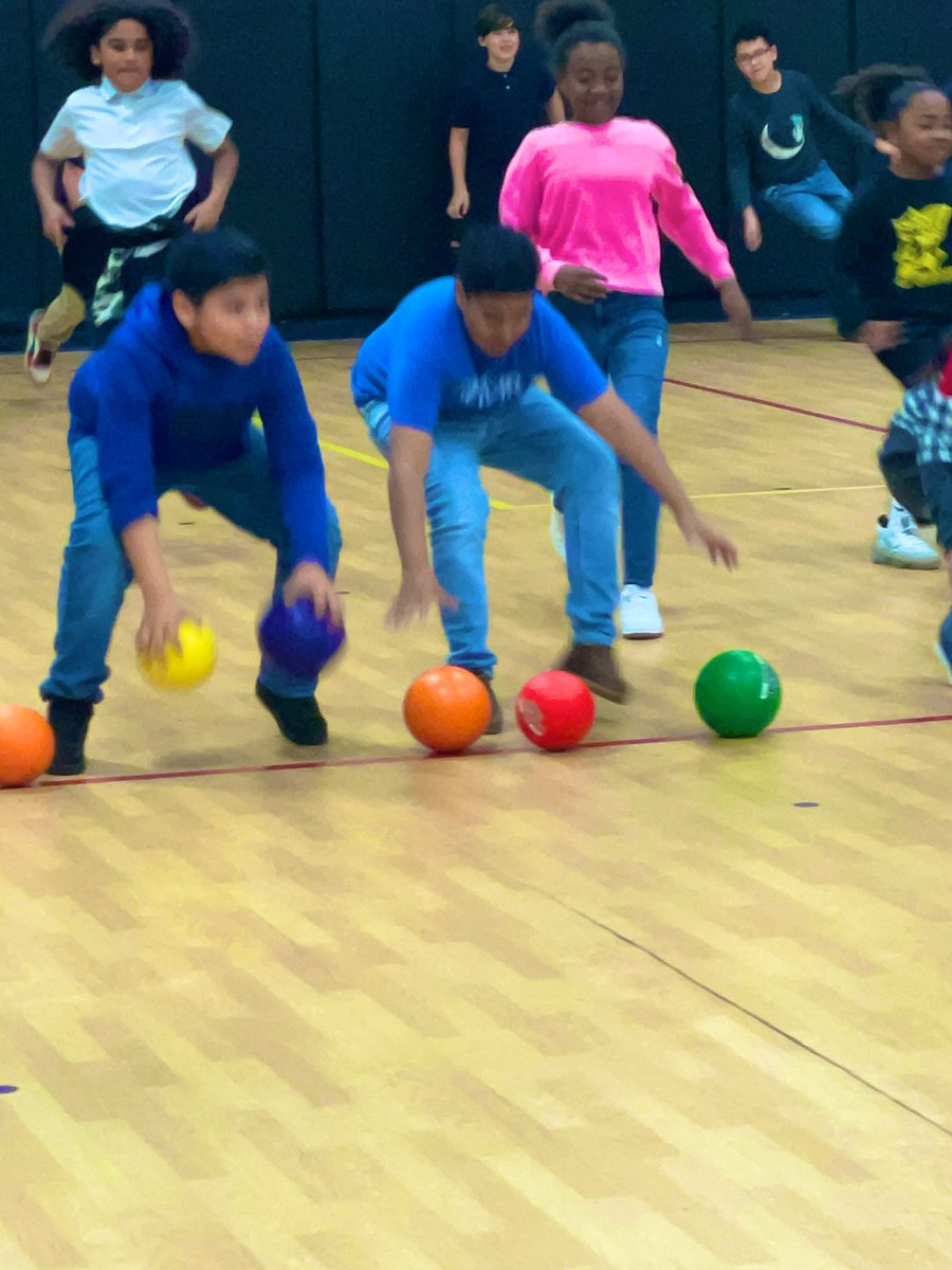 pscrissy3's tweet image. What better way to celebrate achieving Meets &amp;amp; Masters on an interim assessment than with a fun game of student/staff dodgeball? I happened to be at Woodway Elementary for a PreK parent meeting, and it was game on! 
#OneFortWorth
#LeadingandLearning
#FWISD