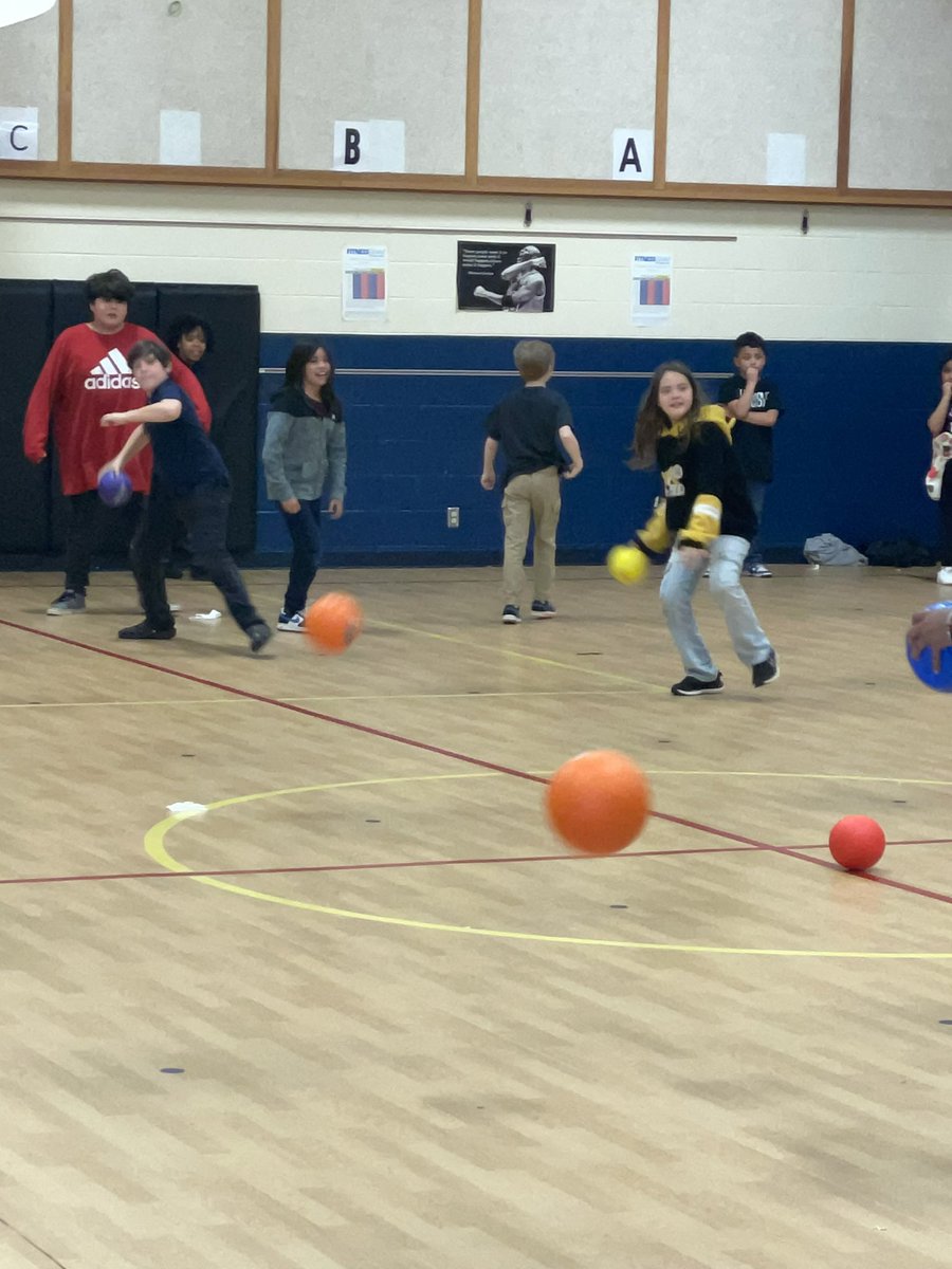 pscrissy3's tweet image. What better way to celebrate achieving Meets &amp;amp; Masters on an interim assessment than with a fun game of student/staff dodgeball? I happened to be at Woodway Elementary for a PreK parent meeting, and it was game on! 
#OneFortWorth
#LeadingandLearning
#FWISD