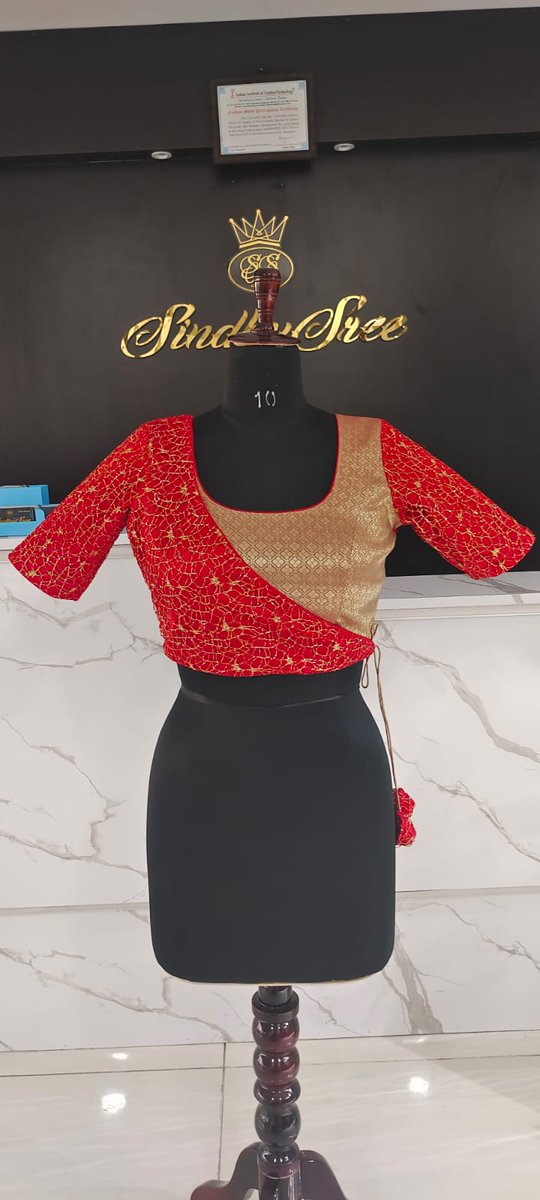Elevate your party look with our glamorous partywear blouse designs. Find your perfect match at Sindhusree Designer Boutique.

#blouses #blouse #blousedesigns #blousemurah #saree #fashion #blousedesign #designerblouse #partywear
