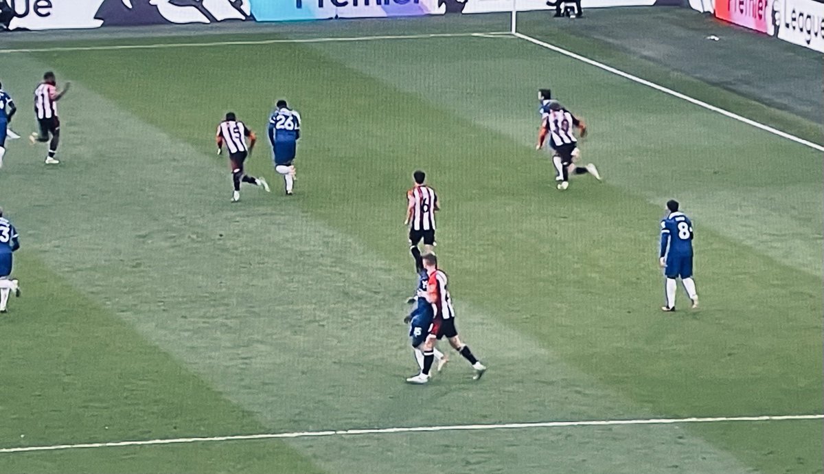 Duncan Castles tweet media