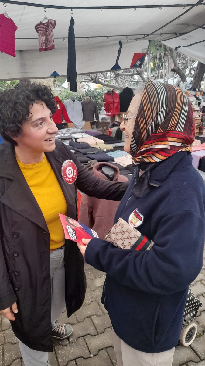 deveci_busra_'s tweet photo. Bugün TİP Datça belediye meclis adaylarımızla birlikte Datça pazar yerini ziyaret ettik. 

Rantçı değil, halkçı belediyecilik için #değişmekşart

#Değişmekşart #tip #türkiyeişçipartisi #tipdatça #belediyebaşkanadayı #datça #büşraalemdar #2024yerelseçimleri #2024seçim https://t.co/FRB81dX6pb