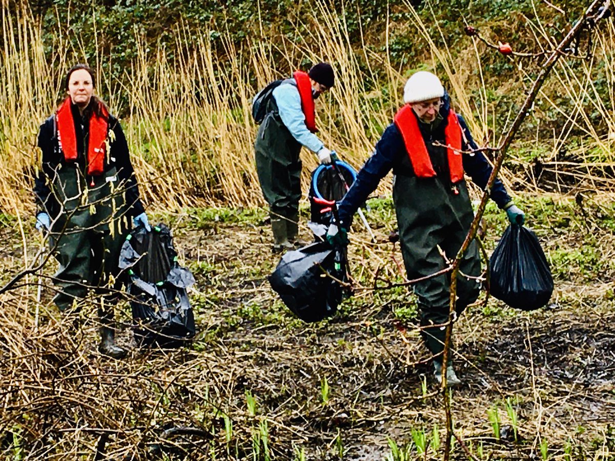 Team of 19 volunteers working hard at Primrose nature reserve to make it better for people and our wildlife 😜😁 Well done to Hebburn litter pickers and the unstoppable Maddy from @TyneRiversTrust ❤️ #lovewhereyoulive #keepbritaintidy #litter #cannywild