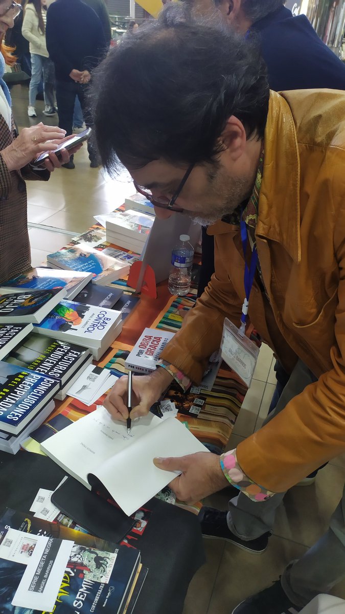 arbarrios20's tweet image. Seguimos! 
Esto está entrenido! 
✍️ #libroforumsevilla2024