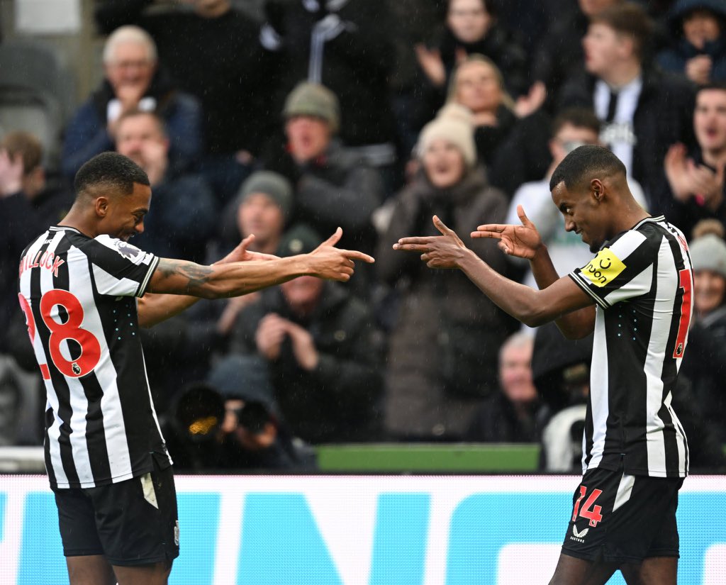 andysixsmithtv's tweet photo. Joe Willock leaves the field to thunderous applause. He’s been superb today. Brings so much balance and athleticism to an #NUFC team that badly needed it. Key part of that starting eleven. https://t.co/8YT8bgS5cY