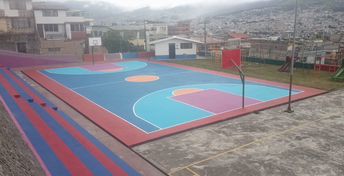 ObrasQuito's tweet image. 👷🏻#EspaciosPúblicos | Ahora luce renovado el parque Jaramillo Arteaga en el sector #PioXII👷🏻

Trabajamos en:
👉🏻Pintura canchas deportivas
👉🏻Arreglo de juegos infantiles 

#QuitoRenace