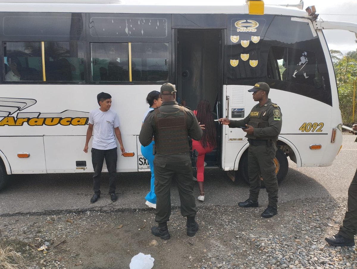 PoliciaChoco's tweet photo. En #Certegui nos encontramos realizando actividades de vigilancia y control; en los vías principales del municipio con el fin de contrarrestar la comisión de delitos. #DiosYPatria
#ActuandoPorChocó https://t.co/tXXUZxZHPb