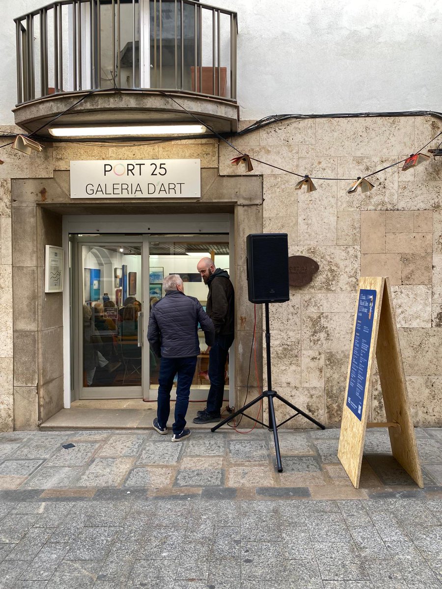 Viladelllibre's tweet photo. Detalls de tarda a L'Escala Vila del Llibre.
#viulesviles #visitlescala https://t.co/qNFVNfpNS9
