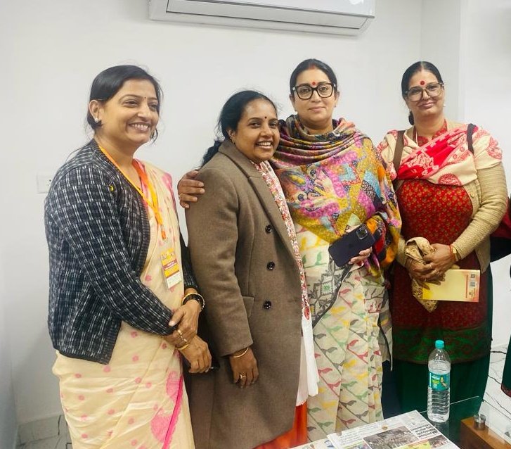 nishasinghmla's tweet photo. आदरणीय @smritiirani जी को #अमेठी सीट से पुन: लोकसभा प्रत्याशी बनाए जाने पर बहुत-बहुत बधाई एवं केन्द्रीय नेतृत्व को धन्यवाद!!

#Narendra_Modi #NishaSingh #NDADevelopingBihar #Modiji4Bihar #Pranpur #katihar https://t.co/89XBFSrBm3