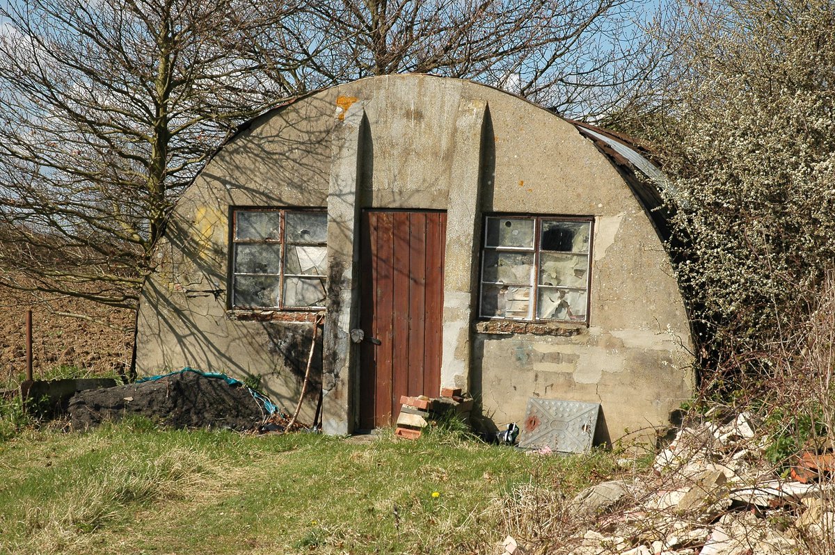 RogerCo90183278's tweet photo. AAF-174 Sudbury's dispersed facilities included the base's main domestic site (inc the gym/cinema) south of the airfield — which survived until around 2010.

Meanwhile the sergeants' mess is still intact and used as part of a car breaker's yard. https://t.co/R348IYUjRb