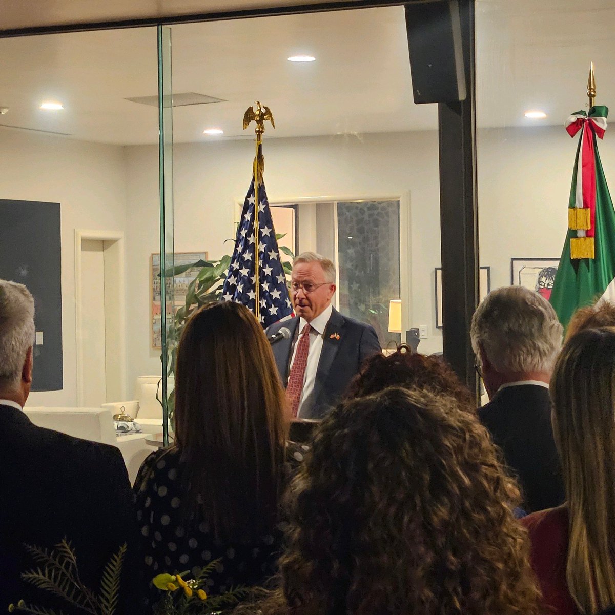 CityofMesaMayor's tweet photo. Great to visit Mexico City with @GovernorHobbs, @MayorGallego and @TucsonRomero to further strengthen ties and economic collaboration between AZ and Mexico! From trade to tourism, educational exchanges and supply chain, we appreciate the partnership. @ArizonaCommerce #CDMXGPL24 https://t.co/aI5QSDrXUY