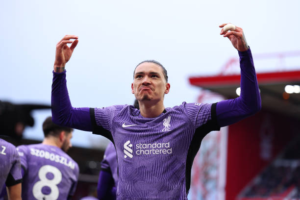 LFCphoto's tweet photo. "A sh*t Andy Carroll." 

"Sign on." 

"Back to your sh*thole."

If a fan base ever deserved a 98th minute winner against them, by none other than Darwin Nunez...it's Forest fans.

#LFC #NOTLIV #Liverpool #NottinghamForest #EPL https://t.co/kkOi6MO7v8