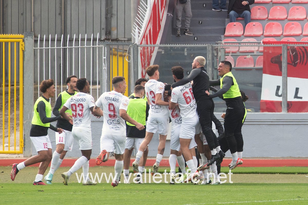 Brandon Paiber’s goal handed Valletta a priceless point in their battle against relegation as they held leaders Ħamrun Spartans to a 1-1 draw at the National Stadium. Read more bit.ly/49C3Y9D