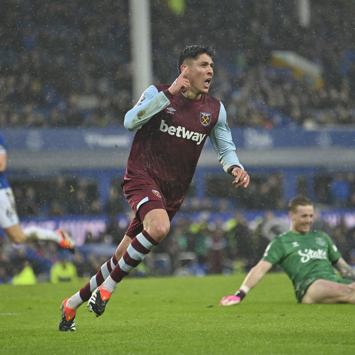 Primer gol en Premier League. 🇲🇽❤️ @EdsonAlvarez19