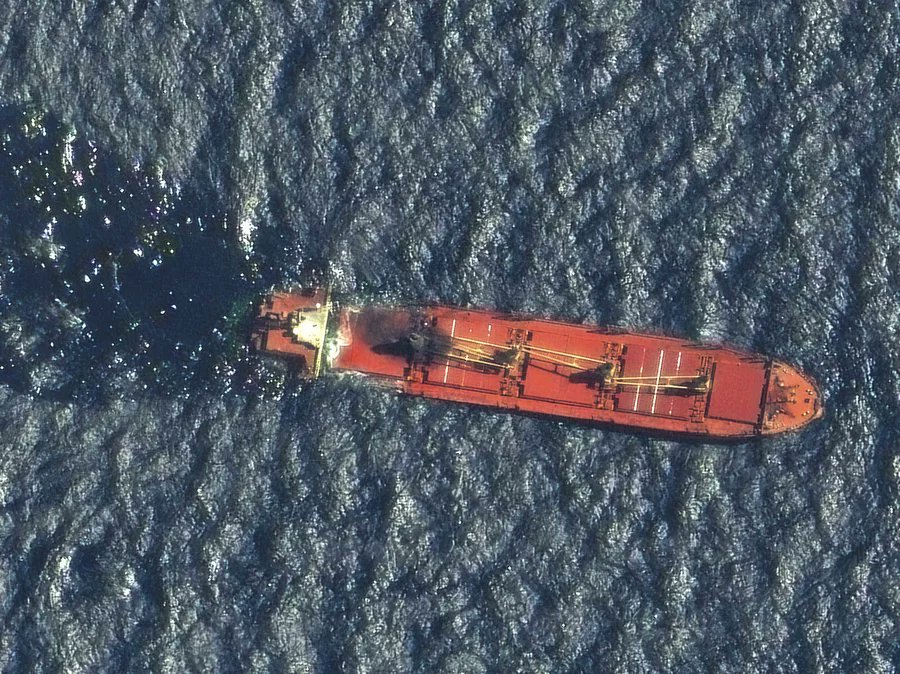 SiddhantHira's tweet photo. Drifting northward after being struck by a #Houthi anti-ship ballistic missile on Feb 18 in the #BabelMandeb Strait, Belize-flagged MV #Rubymar finally sunk on March 1.
@CENTCOM's previous warning: leaking cargo of fertilizer & fuel could cause #ecologicaldamage to the #RedSea. https://t.co/EUuiljAnSp