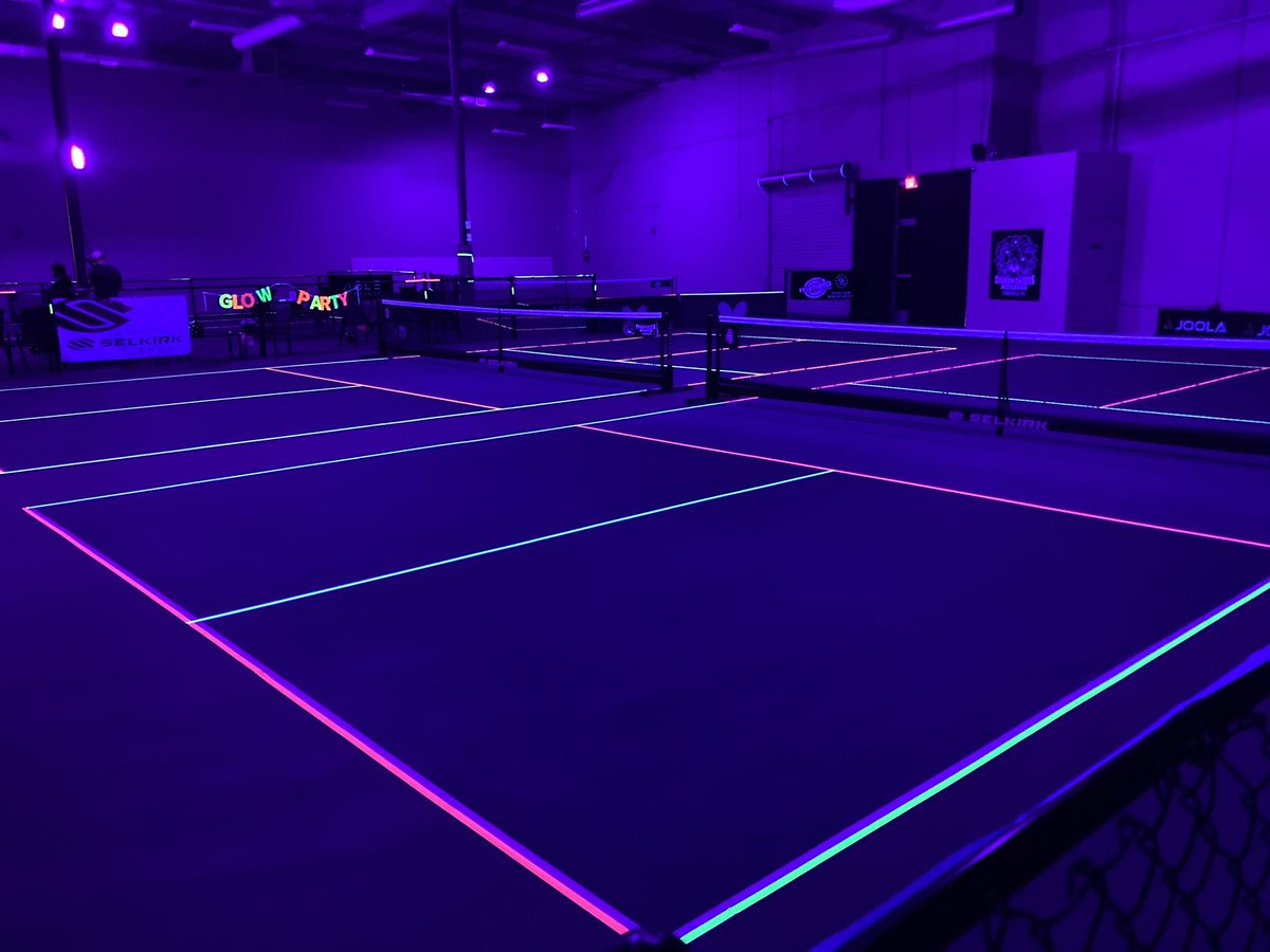 BohoCoach's tweet image. What’s even batter than #Pickleball ?
GLOW IN THE DARK PICKLEBALL…what a hoot! #GlowBall