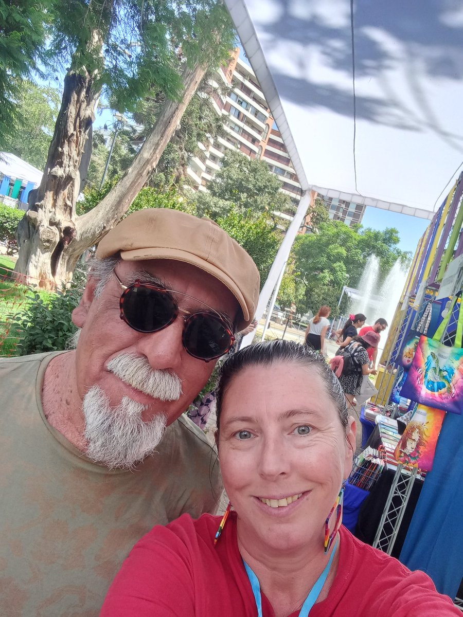 OlgaCartonera's tweet photo. Junto al maestro en #Fill2024. Hoy a las 21h CONGRESO en Plaza Ñuñoa https://t.co/hmRXjcl7lS