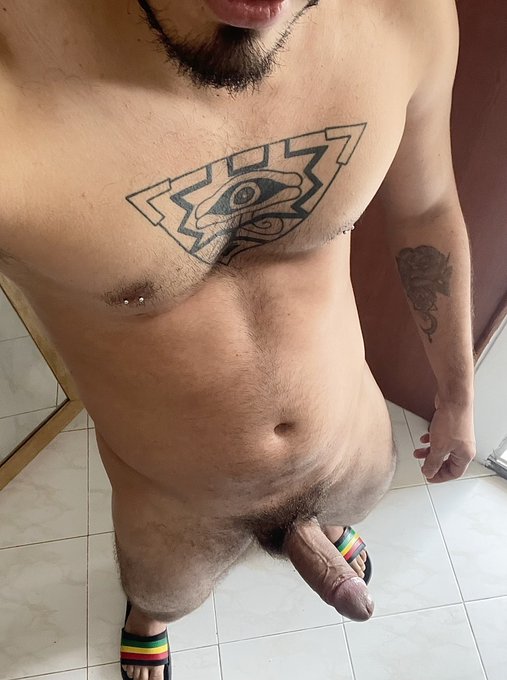 Dura y gruesa se la tengo ?

https://t.co/5ZM9c8Ojyi https://t.co/OjoprYmNmW