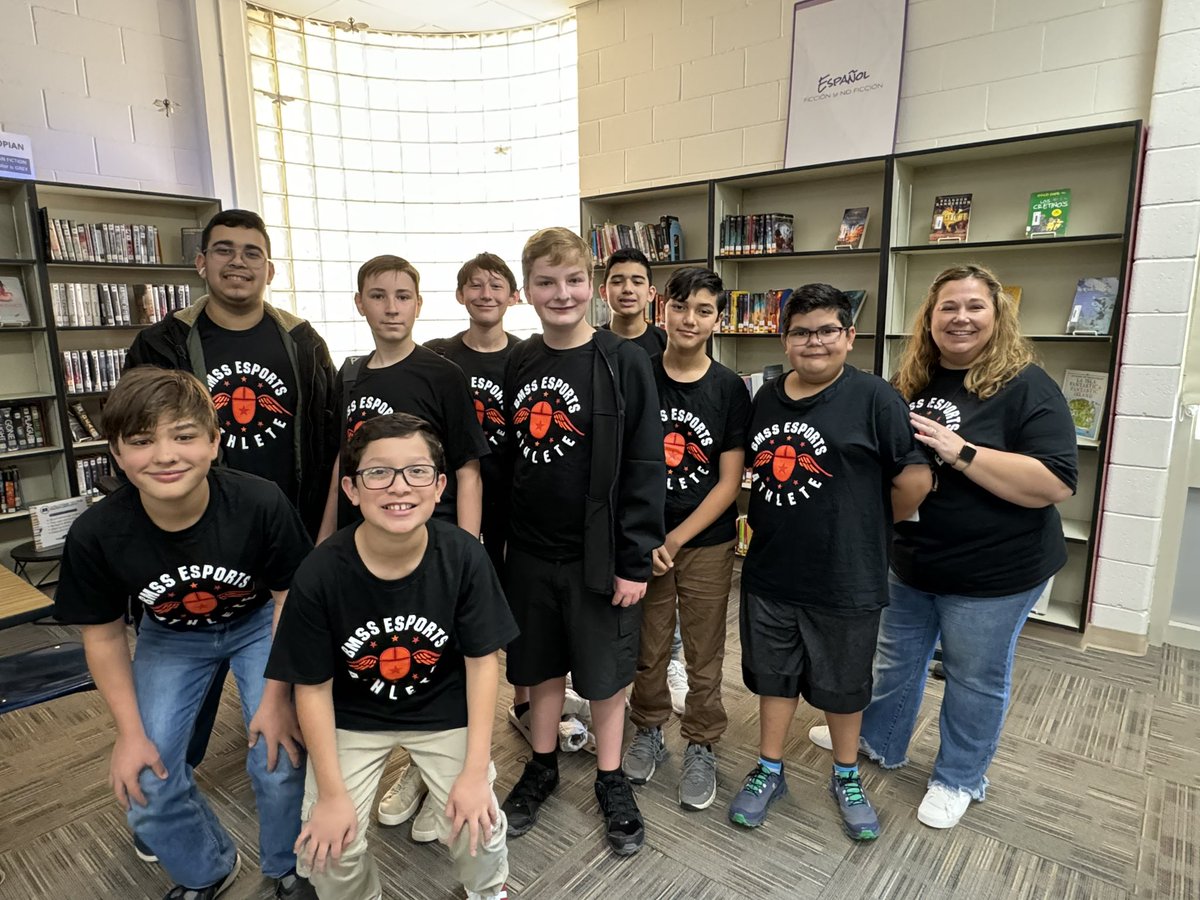 lanemoellendorf's tweet image. Fun morning supporting our @BoerneMSSouth team while they compete at @BoerneMSNorth with the fellow E-Sports crews from Boerne Middle Schools🏆🎮🖥️