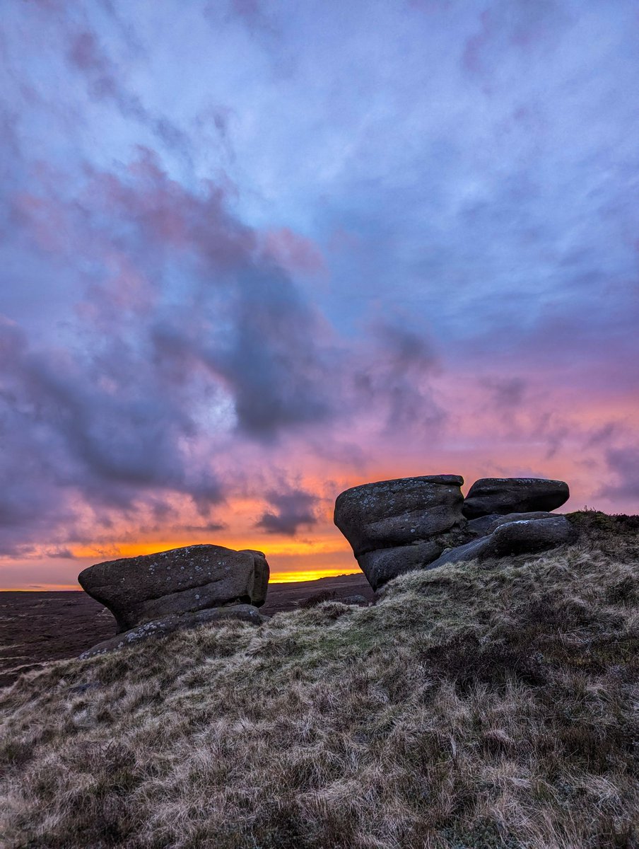Sunset on Thursday was so beautiful! It had been overcast all day, so I wasn't expecting such spectacular scenes. I'm on the couch editing my next episode of Wild About Kinder now. I think you're going to love this interview with writer Andrew Terrill. #peakdistrict