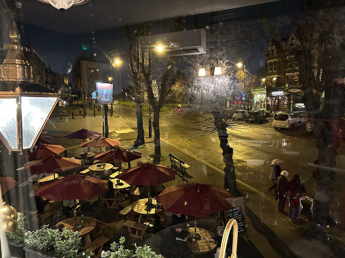 PubsSaving's tweet image. Delighted to attend the reopening of The Crown in Blackheath 👑 on Wednesday evening.  Lovely to meet Jan and rest of friendly team. Best of luck! Great to chat to local residents who said this is best pub in Blackheath. New restaurant on 1st floor. #pubs #reopening #blackheath