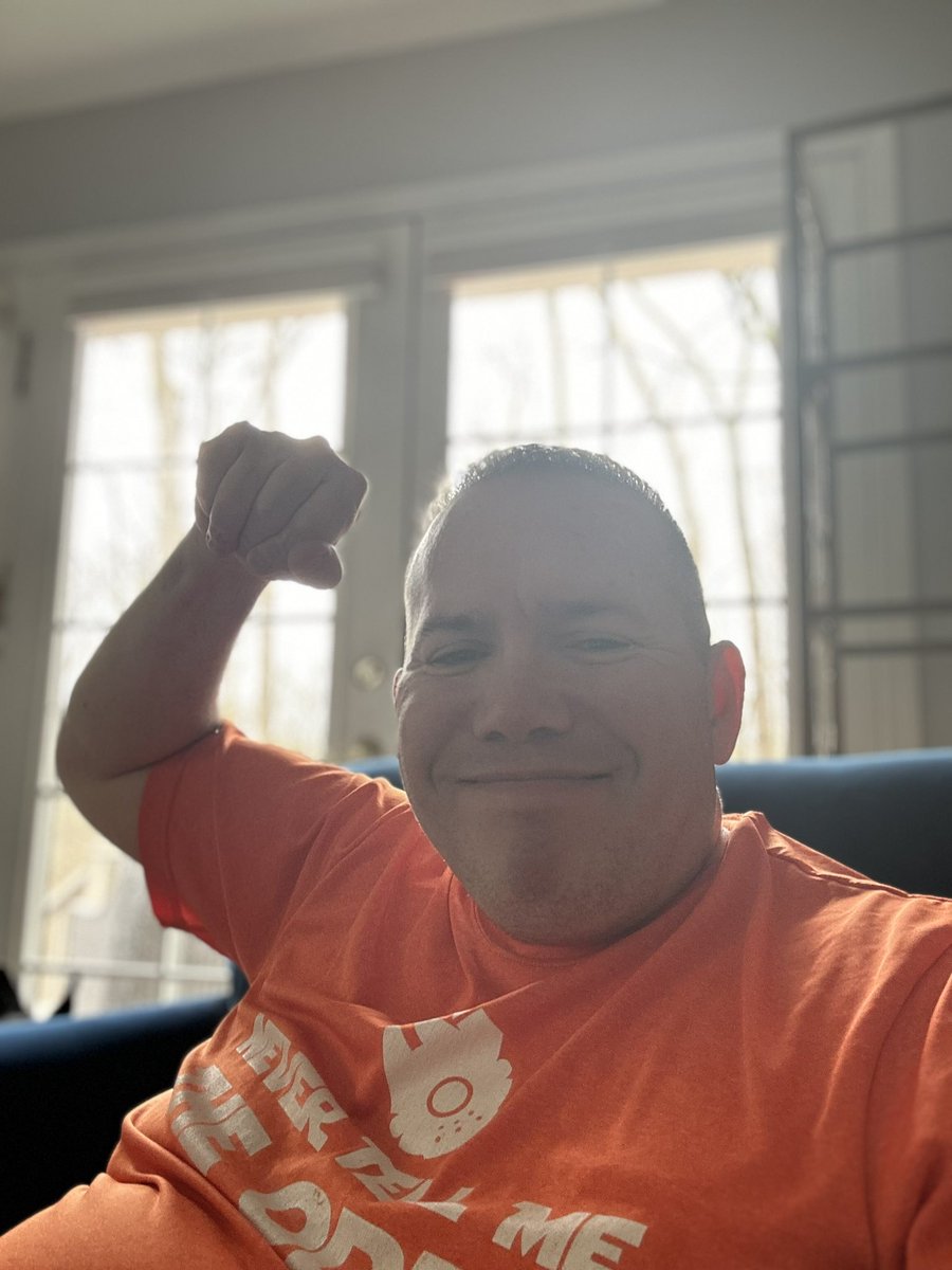 A #strongarmselfie for all my friends with colorectal cancer. @trmcdonald @CCnDoc