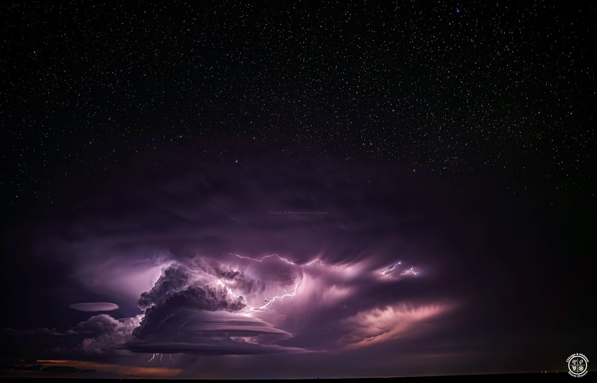 Witness nature's power in action! 🌩️⛈️ Check out this supercell thunderstorm sweeping through Colorado's open fields. The lightning show is truly breathtaking. #SupercellThunderstorm #ColoradoWeather #NaturePower 🌪️🌾