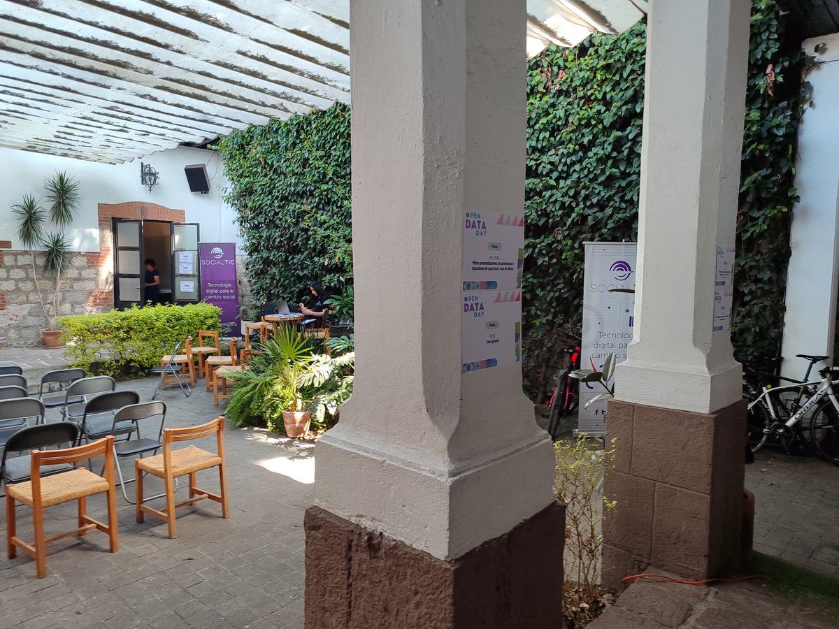 moaimx's tweet image. Ya andamos en el #OpenDataDay... Estaremos presentando un proyectito de MORLAN relacionado con datos electorales y cotorreando en talleres, trasteando con datos de agua. Caiganle y tenfan un sábado lleno de datos!!! Acá andaremos todo el día!