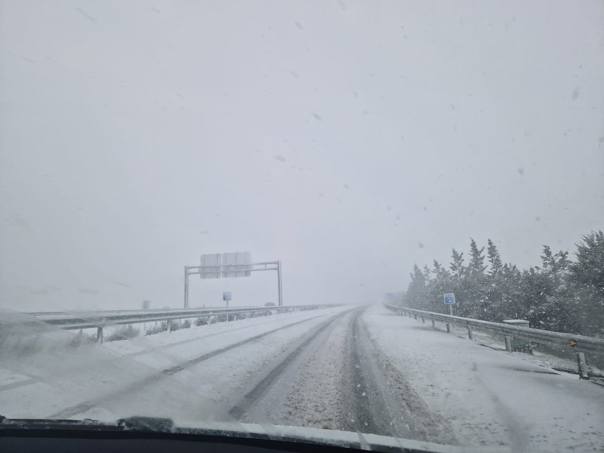 juk's tweet image. #nieve guapa en Segovia, ha estado divertido.