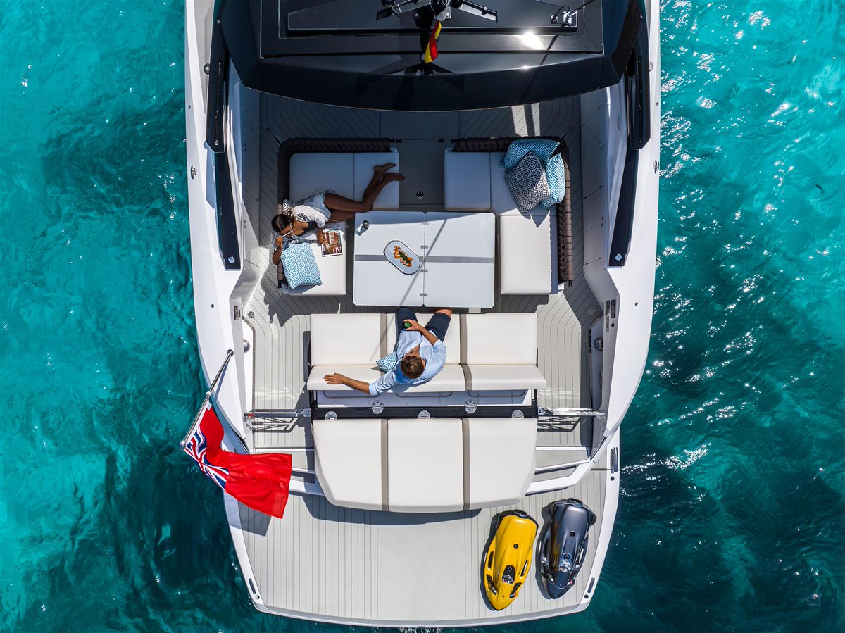 Day to night entertainment. The Sunseeker Superhawk 55. Perfect for entertaining, the full-beam aft cockpit makes maximum use of the yacht's incredible width, benefitting from a generous configurable seating arrangement. Discover more: bit.ly/3fGozTf #Sunseeker