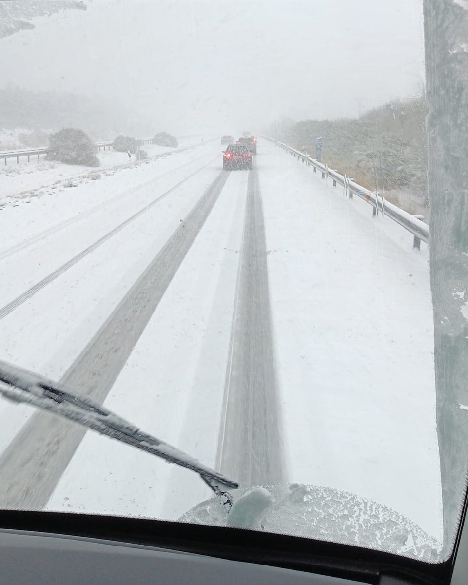 Me pasan esta foto de ahora mismo, 2 de Marzo en Castilla y León, terroríficas nevadas cálidas ocasionadas por el cambio climático, al igual que las inundaciones de Zaragoza, por la sequía húmeda.