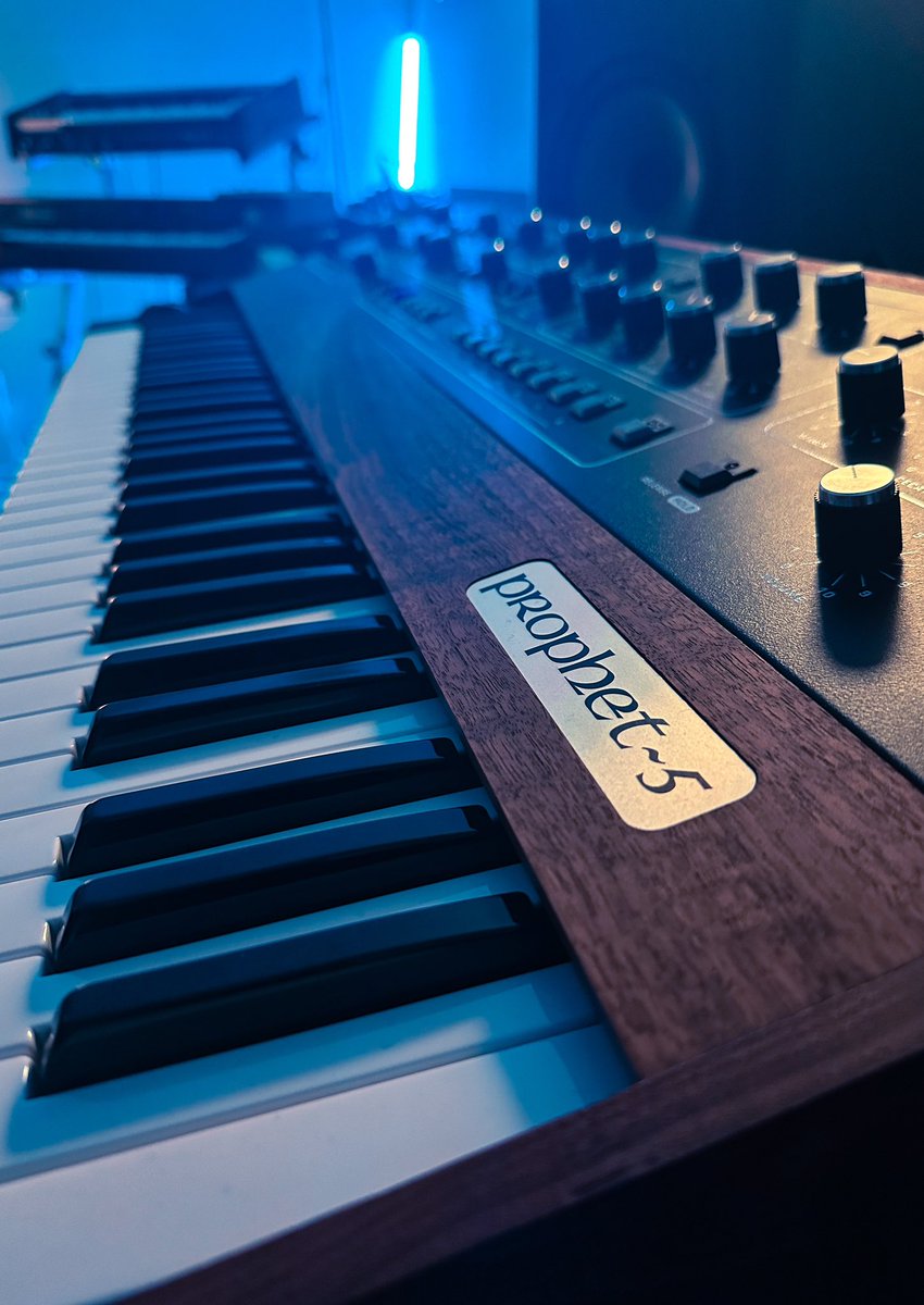 B3RobertWalter's tweet image. 🎹 🎚️🎛️ #prophet5 #sequential @sequentialLLC