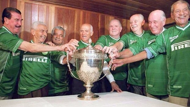 A FIFA não reconheceu o Palmeiras como Campeão Mundial em ATA traduzida. 

Não houve nova decisão ou posicionamento da Fifa sobre o tema, apenas uma iniciativa de traduzir oficialmente para o português, através de um profissional habilitado para isso, uma ata de uma reunião