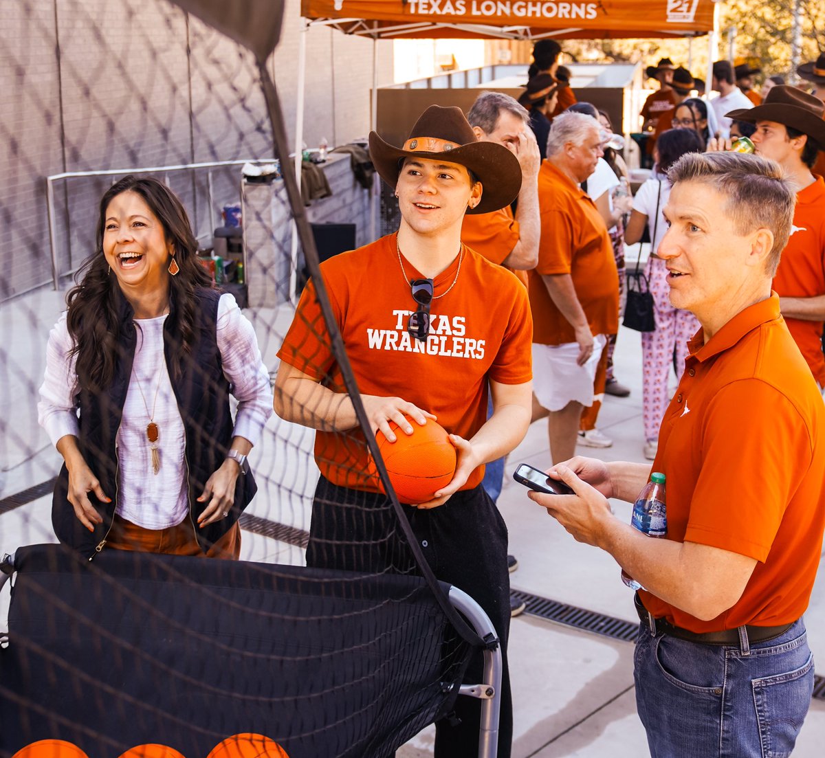 TexasMBB's tweet photo. welcome to our (pj) party 🤘

#HookEm | @TheCorralUT https://t.co/uOOdDUtgLU