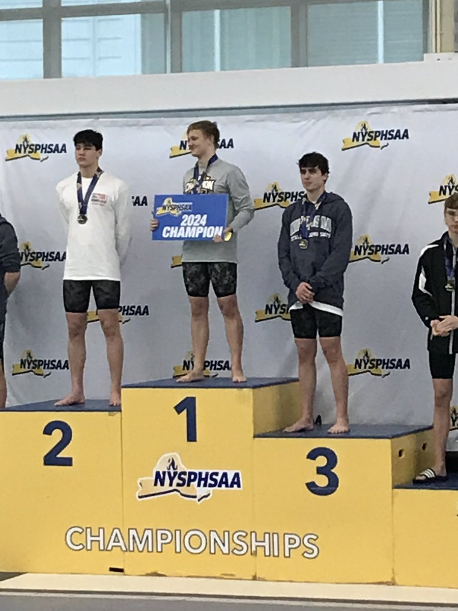 Senior Charlie McMillan finished 3rd in the NY state championships. He broke his own school record again today with a 4:34.55 in 500m Sam Koenigsberg finished in 14th place with a time of 4:46.25. LET’S GO CHARLIE🐅‼️