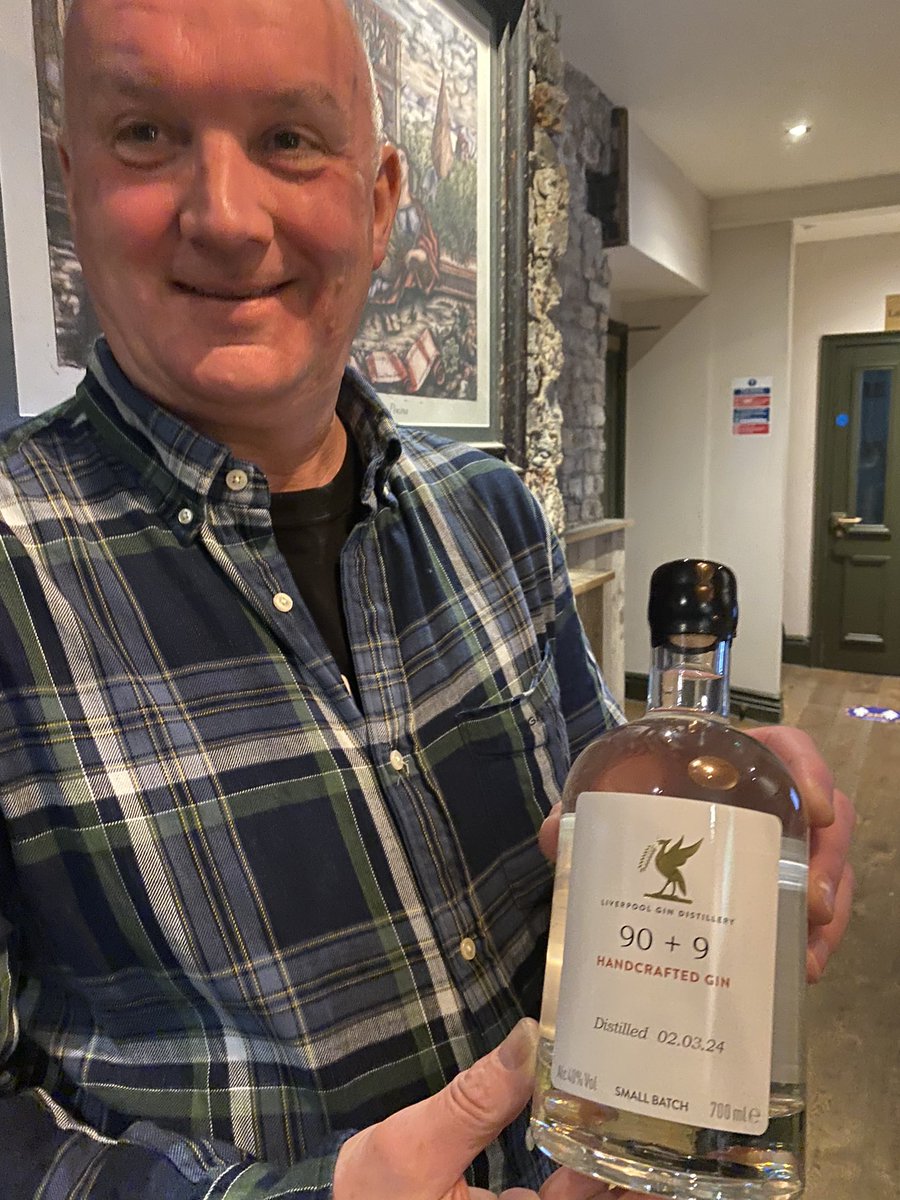 #lfc #nunez #liverpoolgindistillery

Just distilled our own gin, Alex has called his 90+9 after Nunez winning goal today
