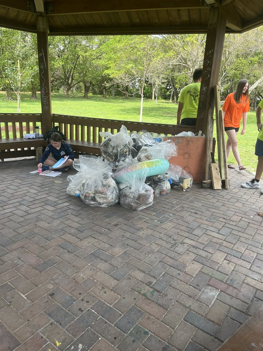 AbbyStafford's tweet photo. It was a great morning paddling through the canals at the north end of LHP, cleaning trash out of the canals and enjoying the water!

#abby4lhp #lighthousepoint #lighthousepointfl #ilovemycity #ilivewhereyouvacation #CityCommission #waterwayscleanup #browardwaterwaycleanup https://t.co/Ig3ezu2Z5q